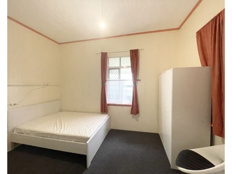 2/3 Wolseley street, Woolloongabba QLD 4102