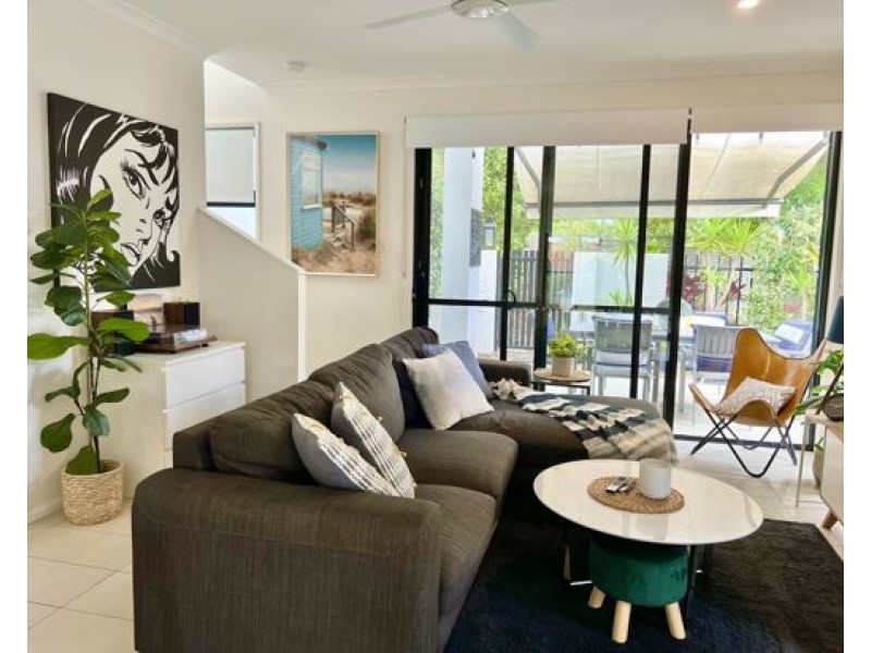 30 Mayfair Lane, Hope Island QLD 4212