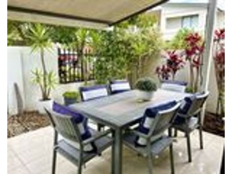 30 Mayfair Lane, Hope Island QLD 4212