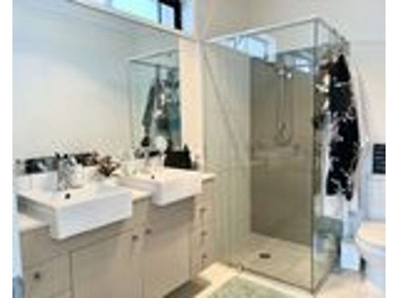 30 Mayfair Lane, Hope Island QLD 4212