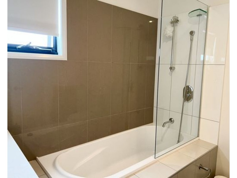 30 Mayfair Lane, Hope Island QLD 4212