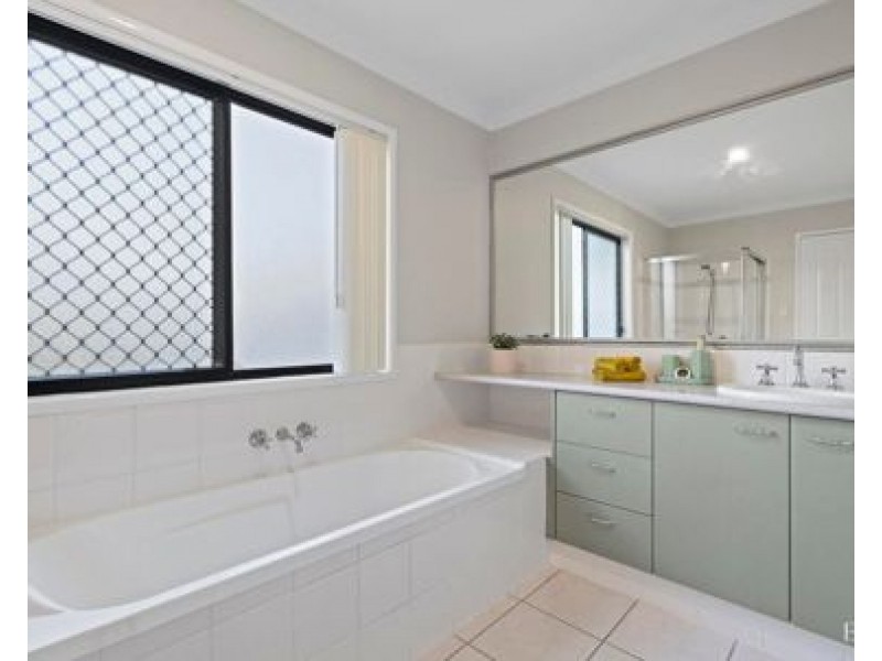 18 Brookvale Dr, Underwood QLD 4119
