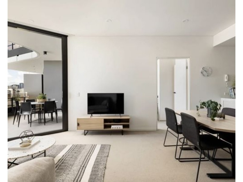 611/62 Logan Road, Woolloongabba QLD 4102