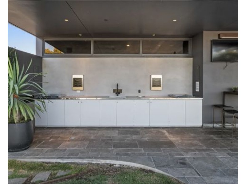 611/62 Logan Road, Woolloongabba QLD 4102
