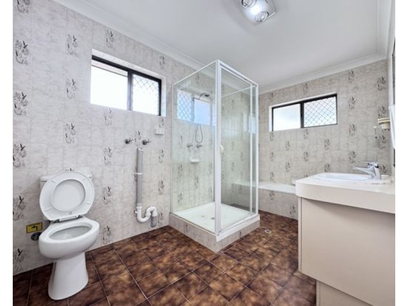 24 Cadogan st, Carindale QLD 4152