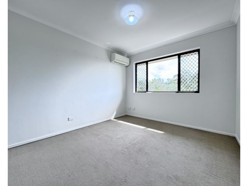 24 Cadogan st, Carindale QLD 4152