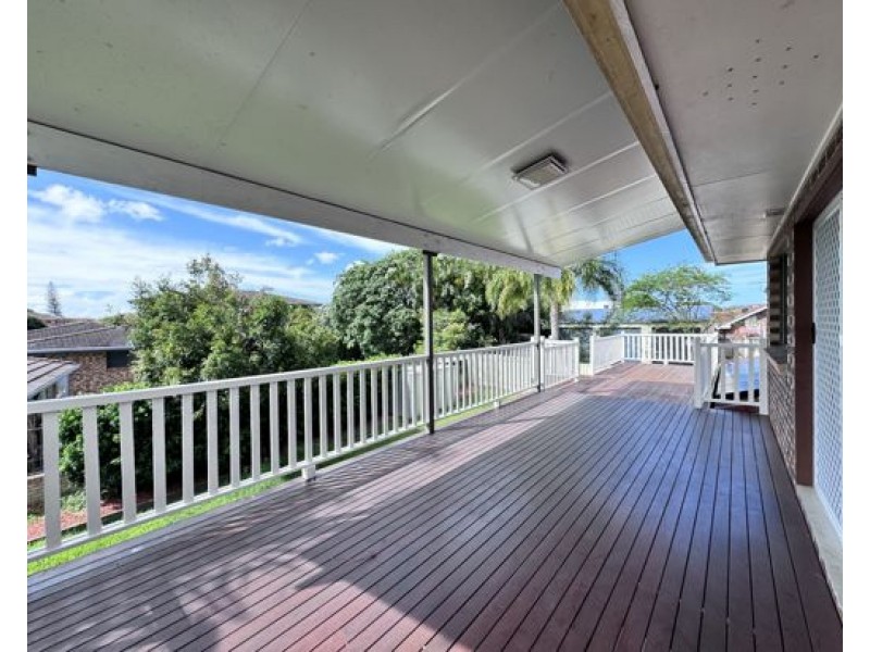 24 Cadogan st, Carindale QLD 4152