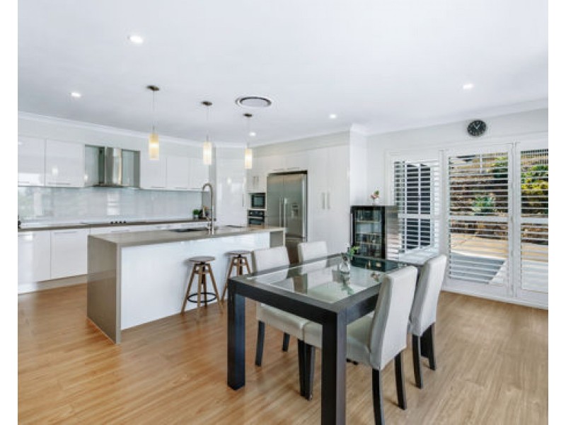 4 Earle Court, Tallai QLD 4213