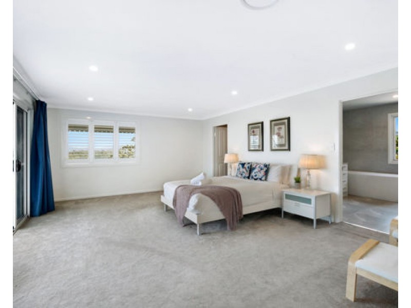 4 Earle Court, Tallai QLD 4213