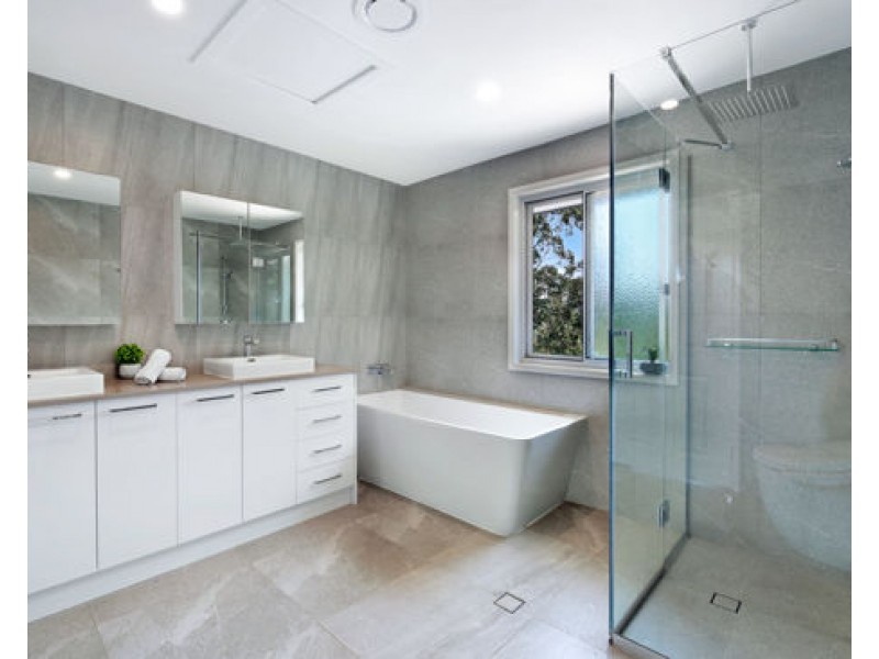 4 Earle Court, Tallai QLD 4213