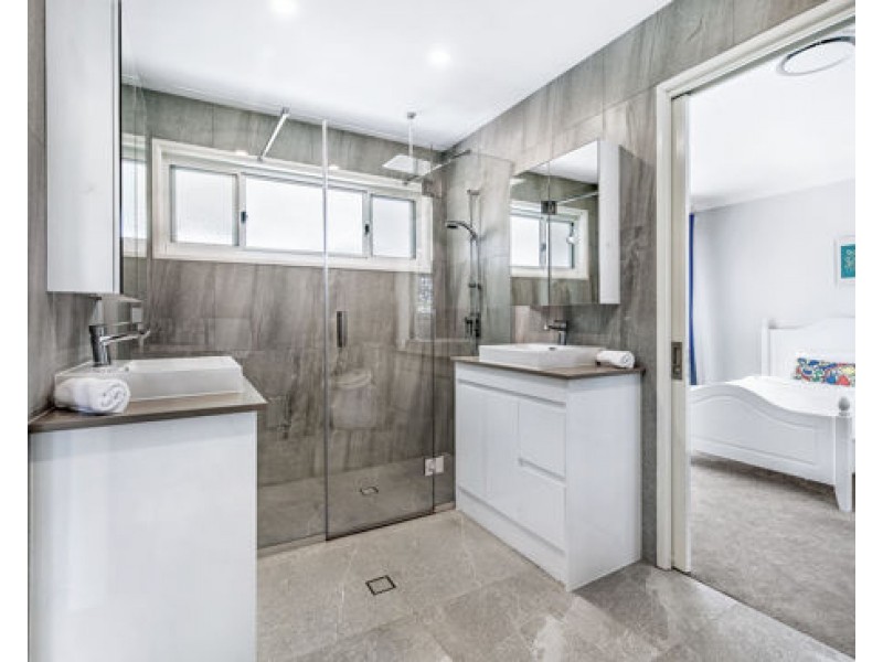 4 Earle Court, Tallai QLD 4213