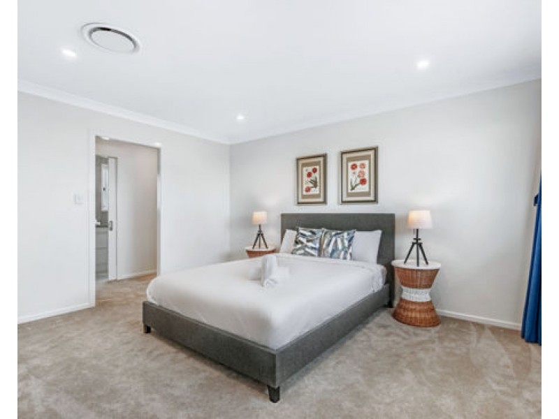 4 Earle Court, Tallai QLD 4213