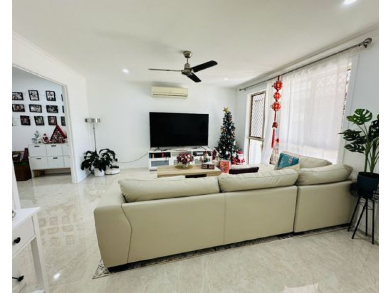 73 Hickey Way, Carrara QLD 4211