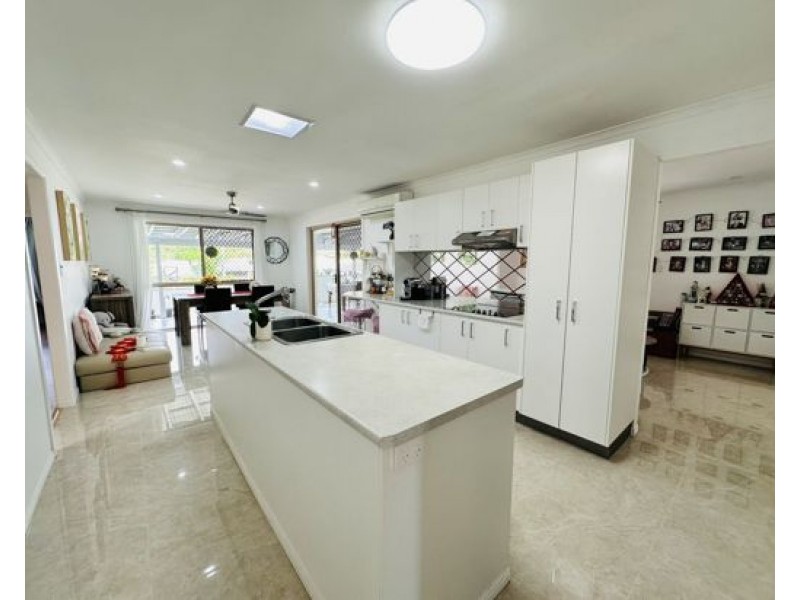 73 Hickey Way, Carrara QLD 4211