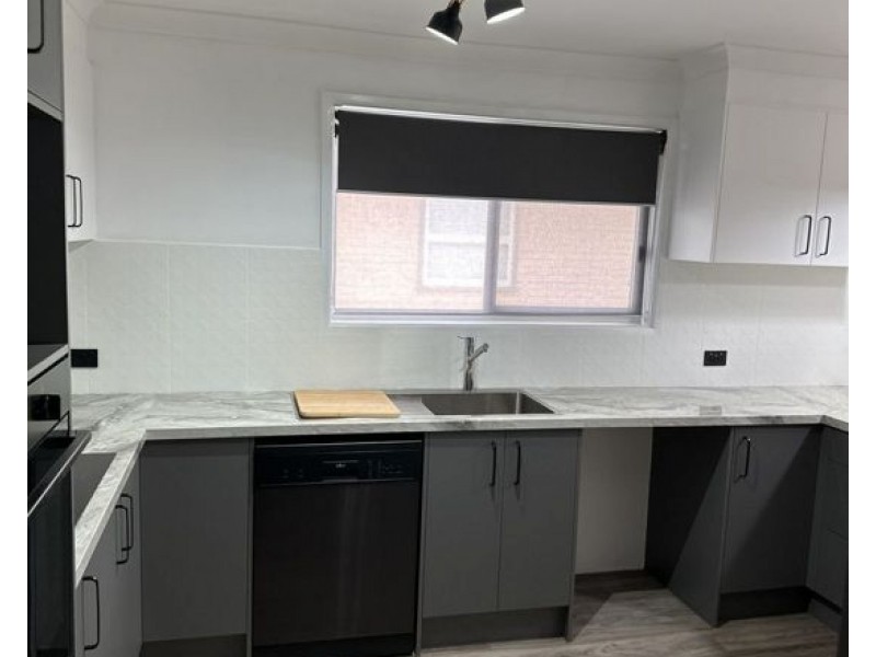 15B EILEEN AVENUE, Southport QLD 4215