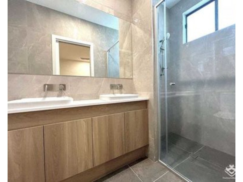 4B 4 ELIZABETH ST, Toowong QLD 4066