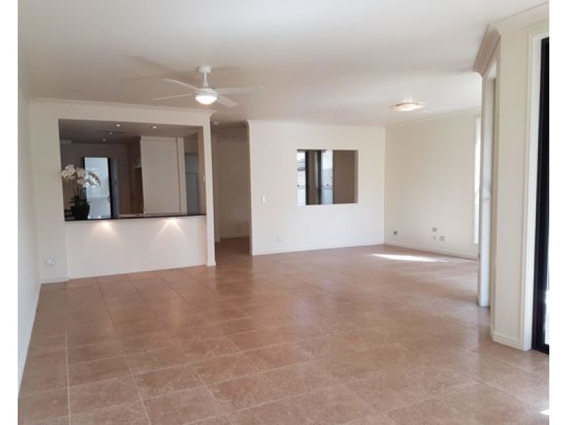 1 The Vistas Drive, Carrara QLD 4211