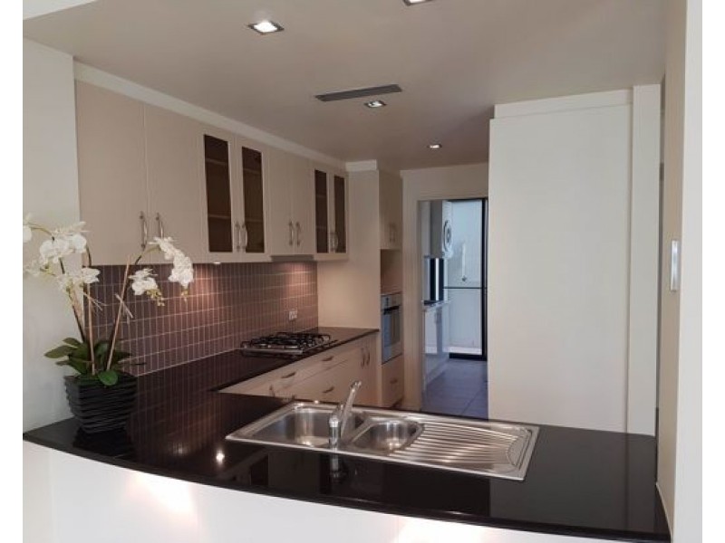 1 The Vistas Drive, Carrara QLD 4211