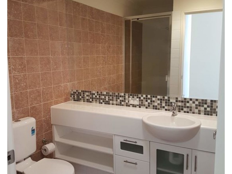 1 The Vistas Drive, Carrara QLD 4211