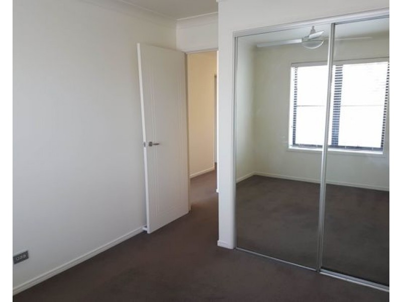 1 The Vistas Drive, Carrara QLD 4211