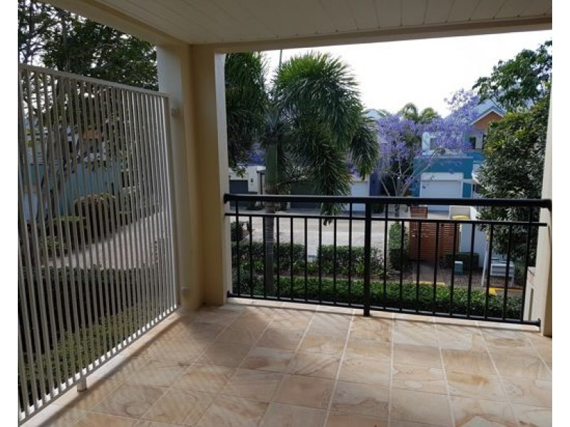 1 The Vistas Drive, Carrara QLD 4211