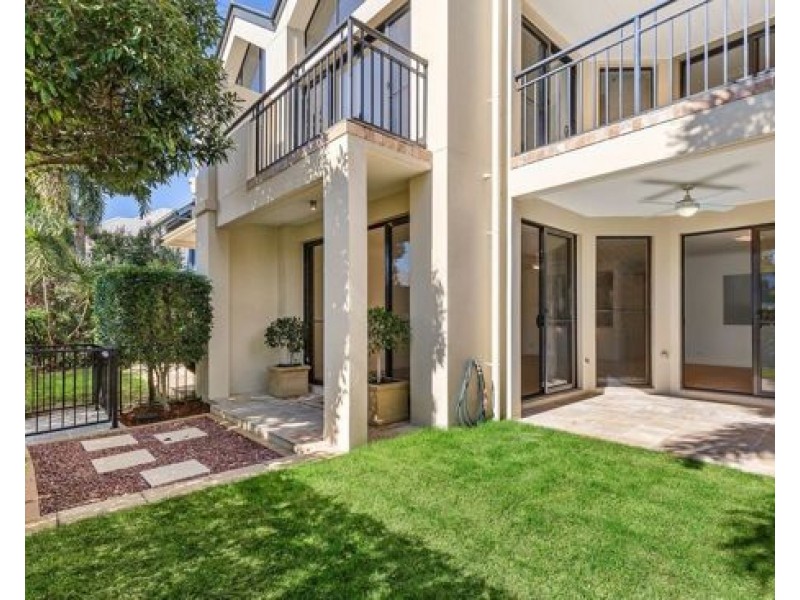 1 The Vistas Drive, Carrara QLD 4211