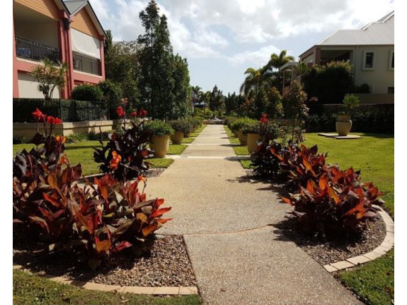 1 The Vistas Drive, Carrara QLD 4211