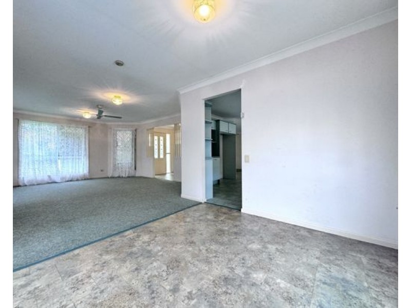 1 Challenger Ave, Flinders View QLD 4305
