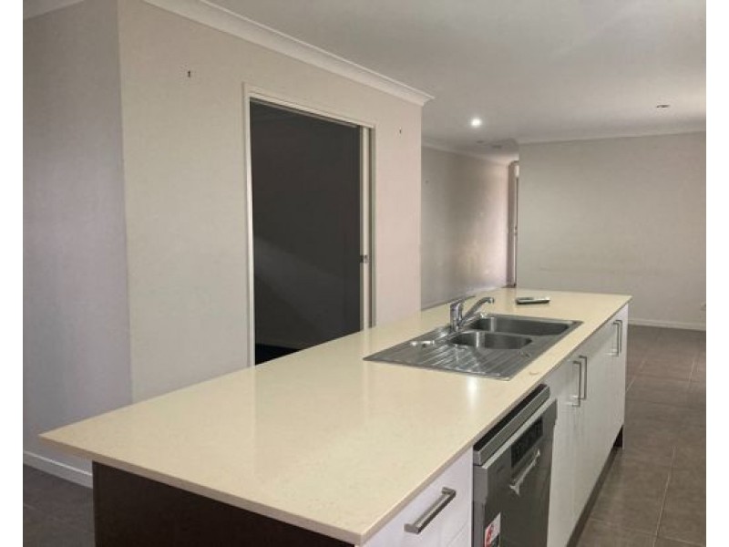 6 Mapleton Drive, North Lakes QLD 4509