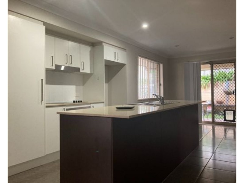 6 Mapleton Drive, North Lakes QLD 4509