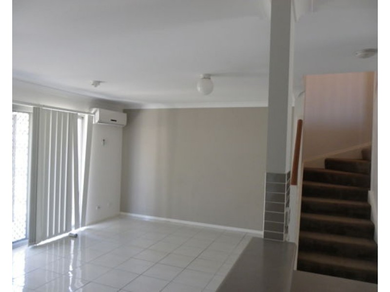 22 99 Peverell Street, Hillcrest QLD 4118