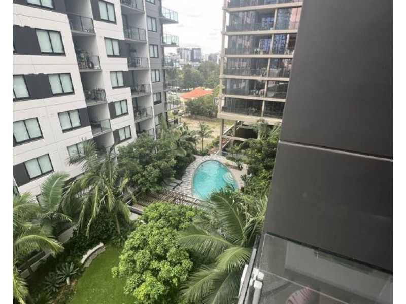10609/16 Edmondstone Street, South Brisbane QLD 4101