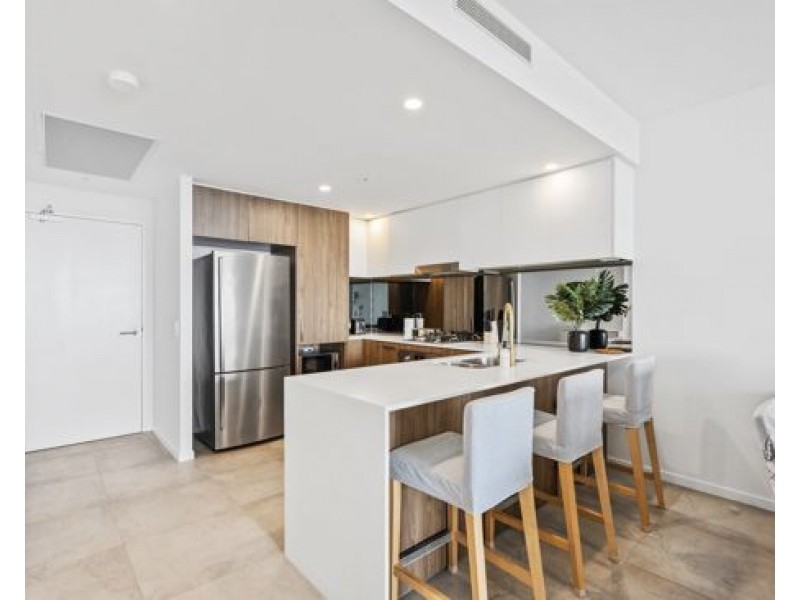 1402/372 Marine Parade, Labrador QLD 4215
