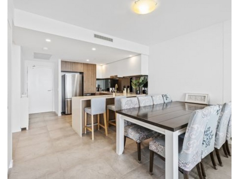 1402/372 Marine Parade, Labrador QLD 4215