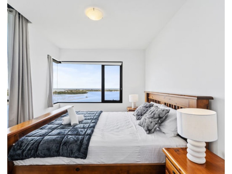 1402/372 Marine Parade, Labrador QLD 4215