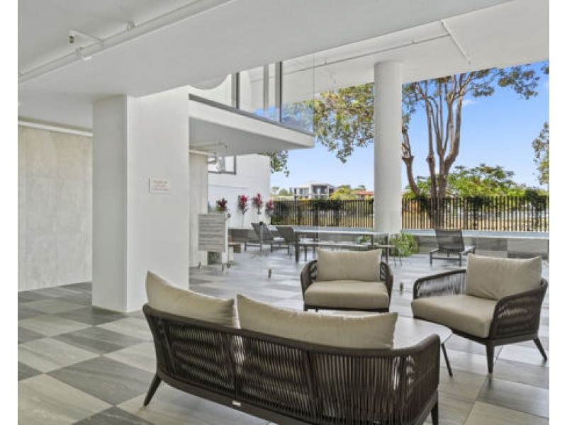 1402/372 Marine Parade, Labrador QLD 4215
