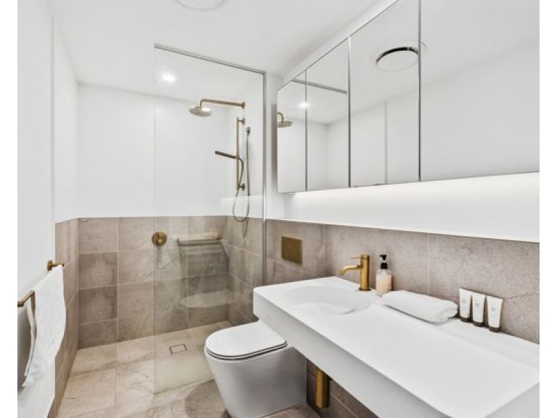 1402/372 Marine Parade, Labrador QLD 4215