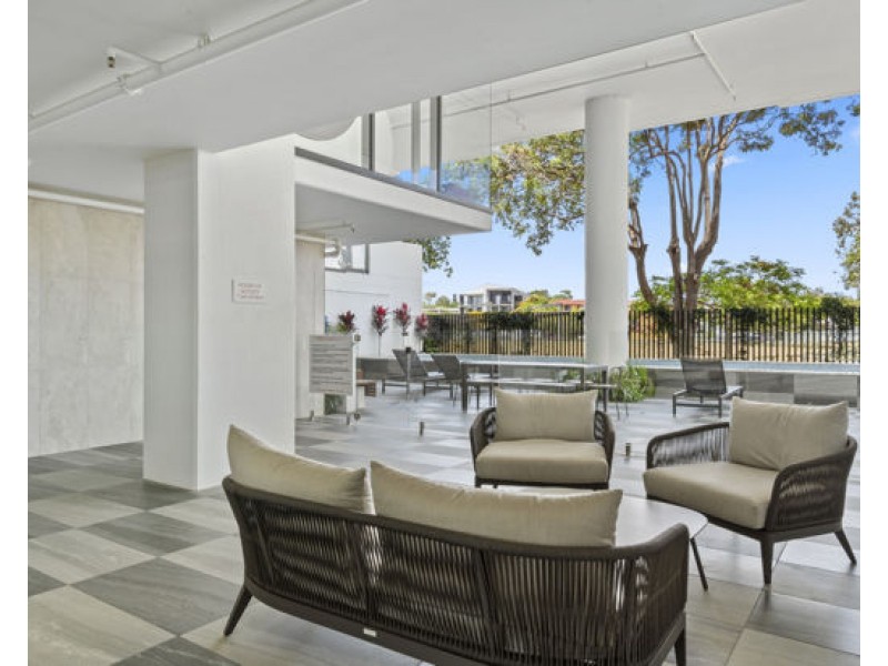 1402/372 Marine Parade, Labrador QLD 4215