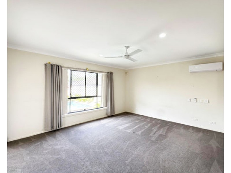 34 Nottinghill Gate Drive, Arundel QLD 4214