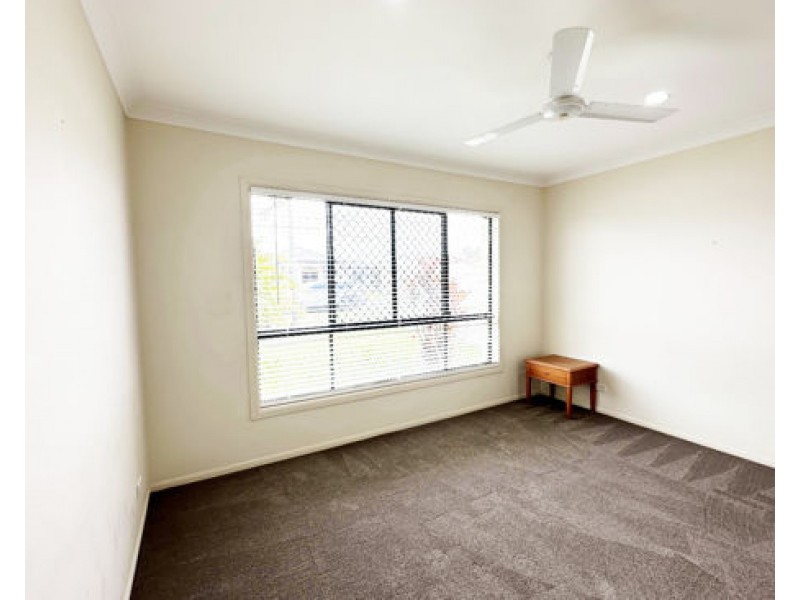 34 Nottinghill Gate Drive, Arundel QLD 4214