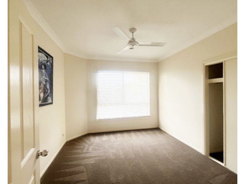 34 Nottinghill Gate Drive, Arundel QLD 4214