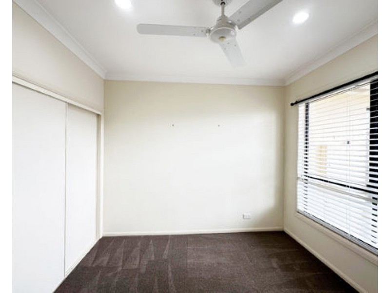 34 Nottinghill Gate Drive, Arundel QLD 4214