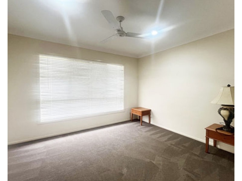 34 Nottinghill Gate Drive, Arundel QLD 4214