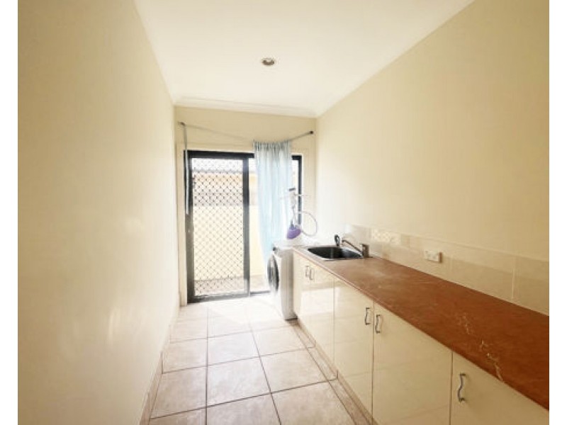 34 Nottinghill Gate Drive, Arundel QLD 4214