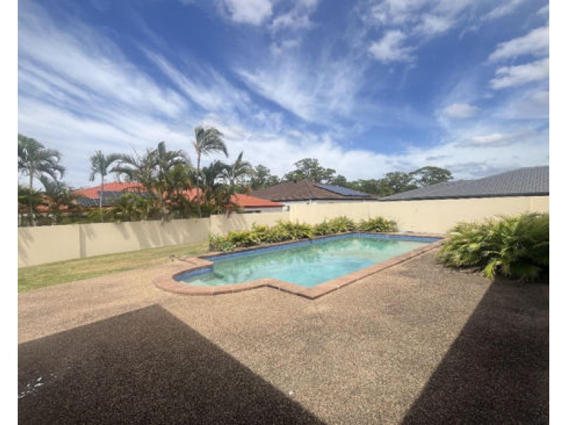 34 Nottinghill Gate Drive, Arundel QLD 4214