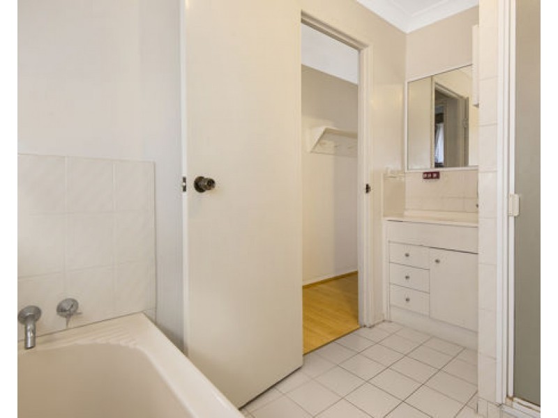 223 Broadwater Road, Mansfield QLD 4122