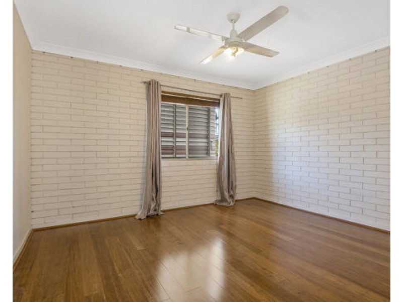 223 Broadwater Road, Mansfield QLD 4122