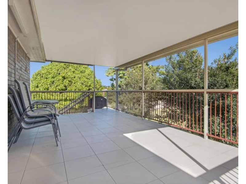 223 Broadwater Road, Mansfield QLD 4122