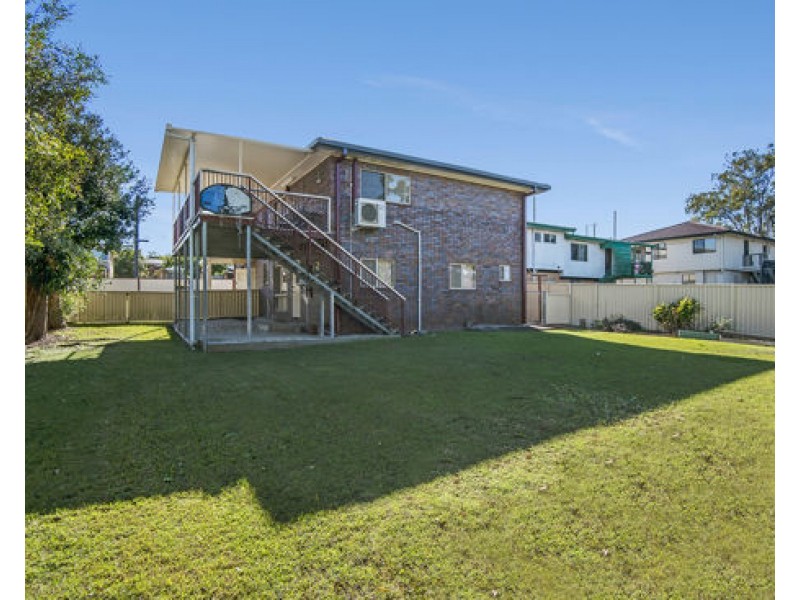 223 Broadwater Road, Mansfield QLD 4122
