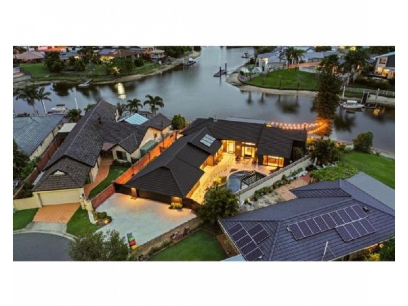 6 CHALE COURT, Bundall QLD 4217